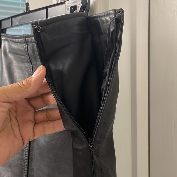 LUXURY 💯 % BLACK LEATHER SKIRT - Picture 4 of 8